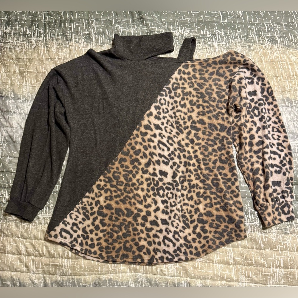 Viamor - Women’s Balloon Sleeve Top - Size Large